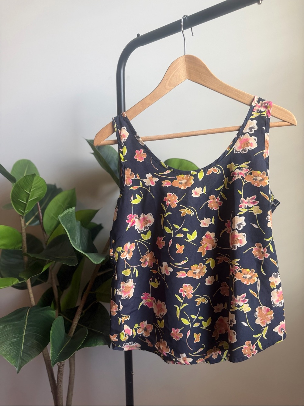 Women’s Floral Printed Tank Top - Black/Pink